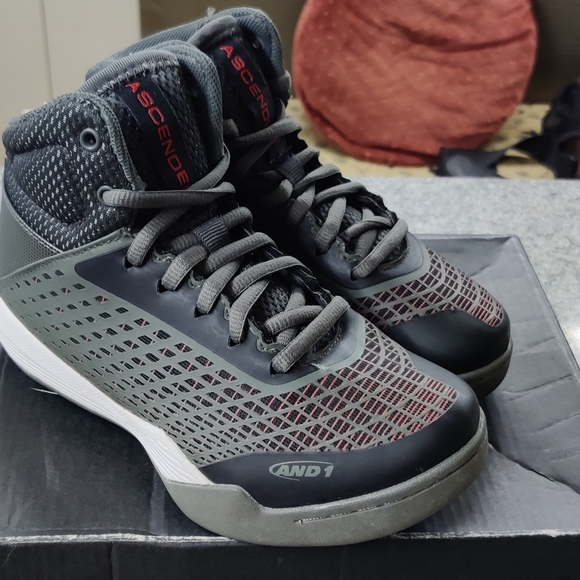 And 1 original unused basket ball shoes for kids - Picture 4 of 6